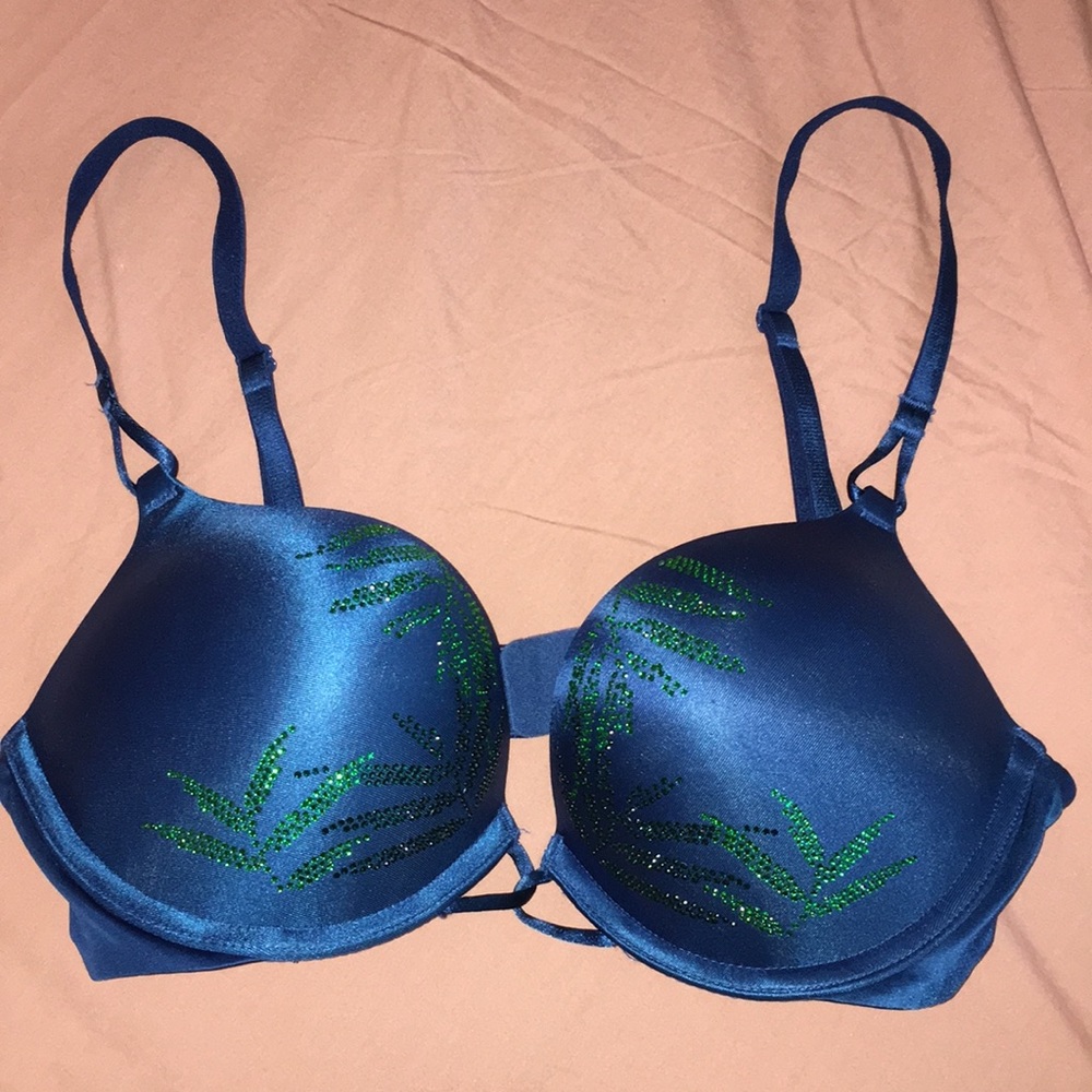 Victoria’s Secret Bombshell Plunge bra